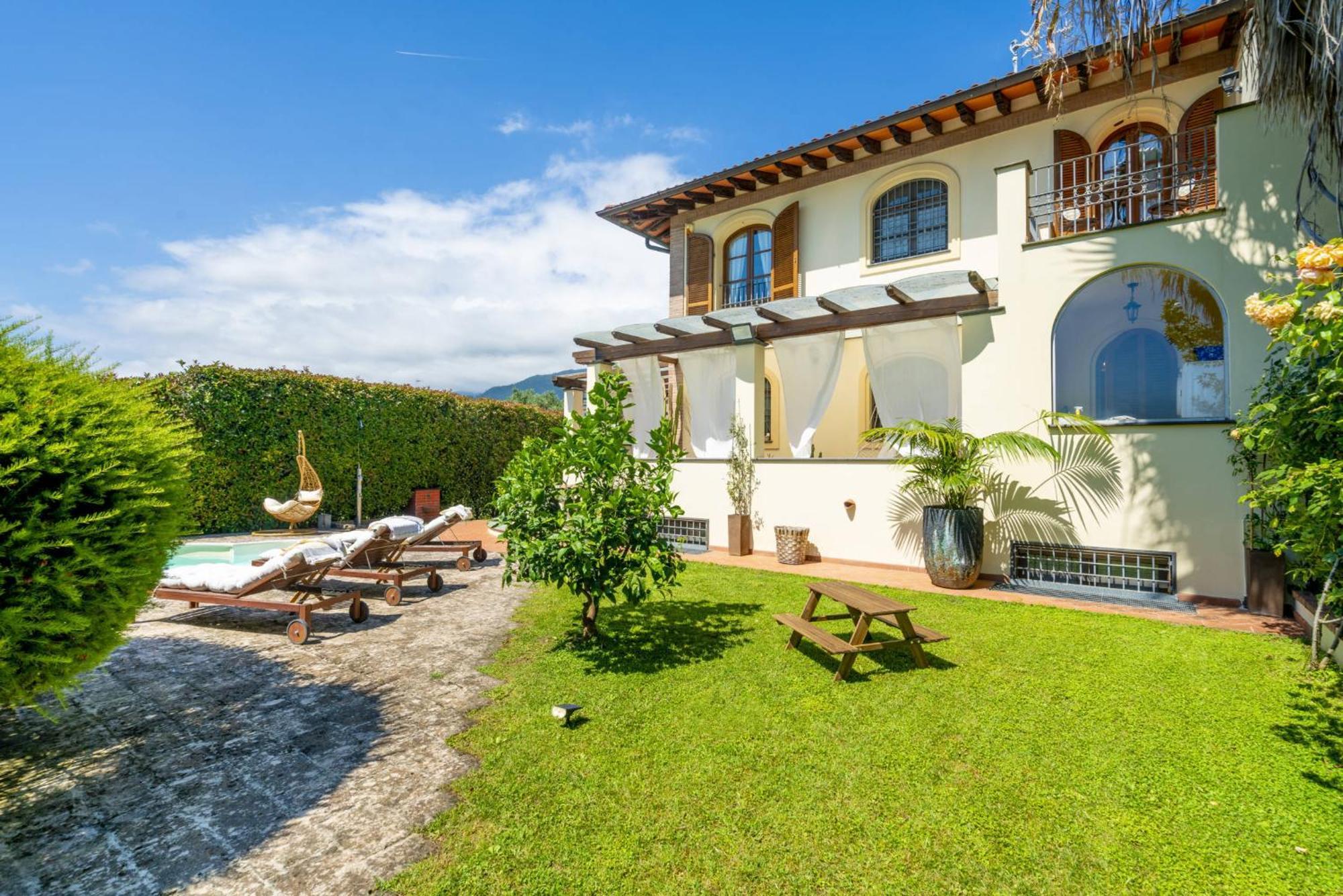 Villa Lorenzo Querceta Exterior photo